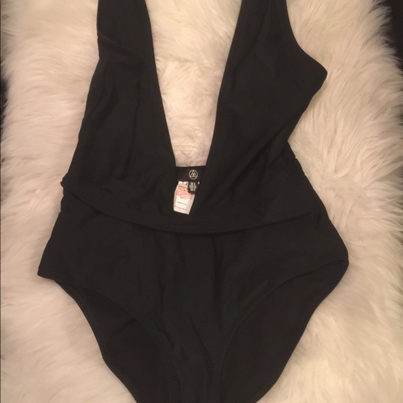 Missguided Black Deep Plunge Neck Swimsuit - Picture 5 of 6